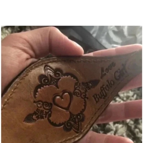 Buffalo Girl Australia Turquoise and hand tooled leather adjustable cuff NWOT - Picture 5 of 8